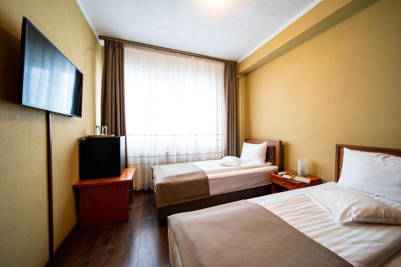 Areo Hotel & Restaurant Bradesti ภายนอก รูปภาพ